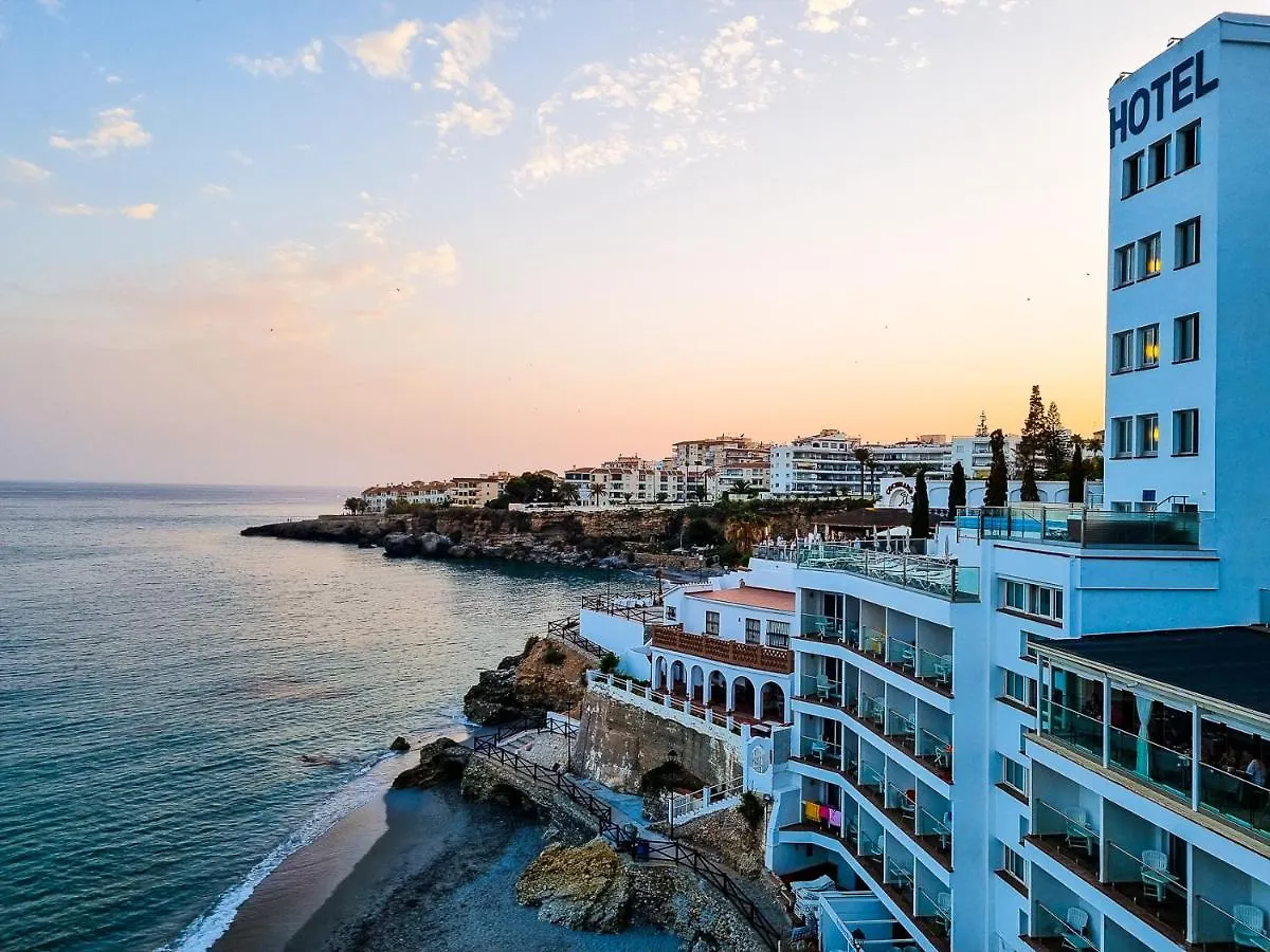 Newly Renovated Apartment In Nerja With Huge Pool